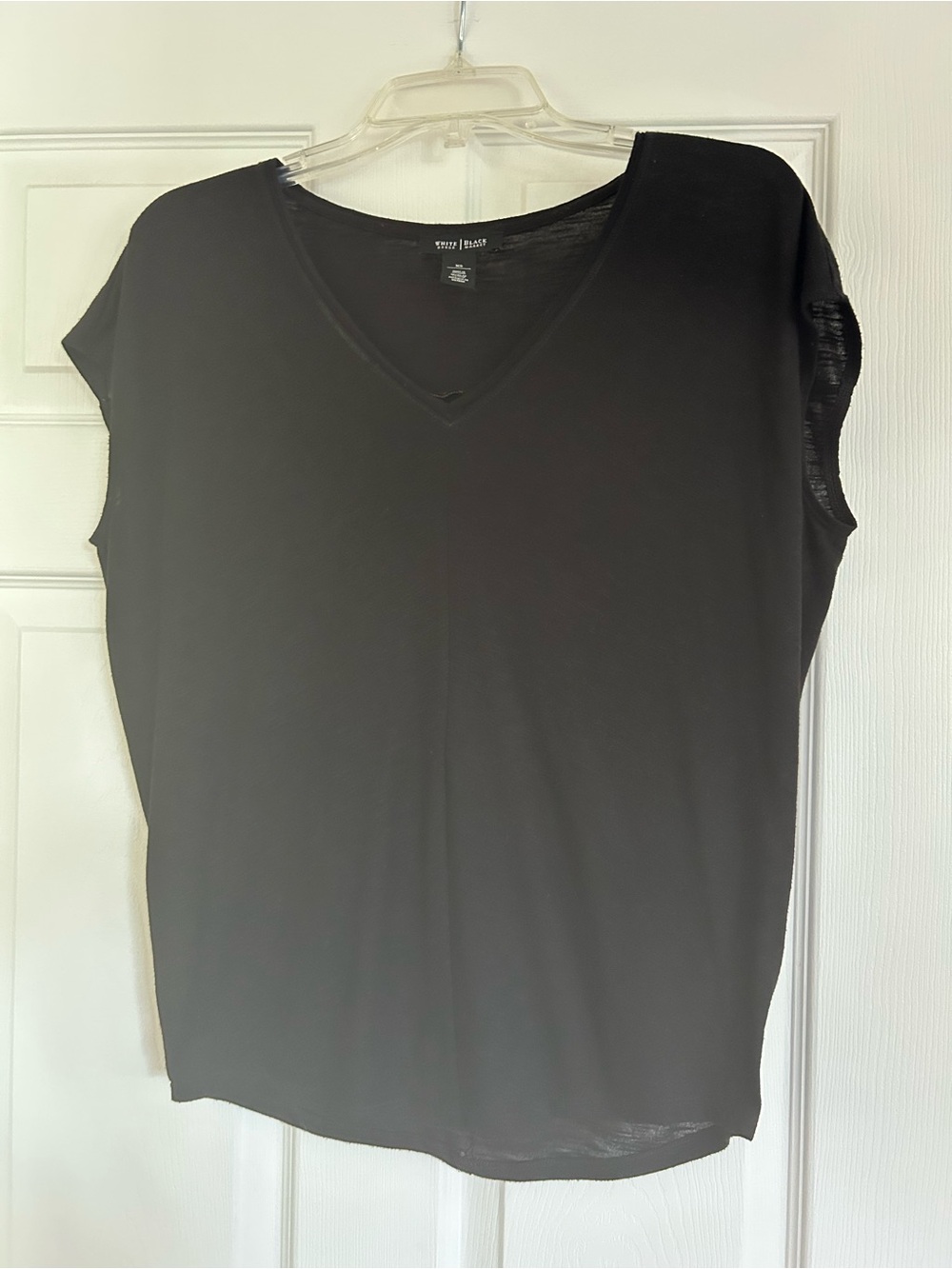 WHITE HOUSE BLACK MARKET Black V-Neck Cap Sleeve T-Shirt Top - XS